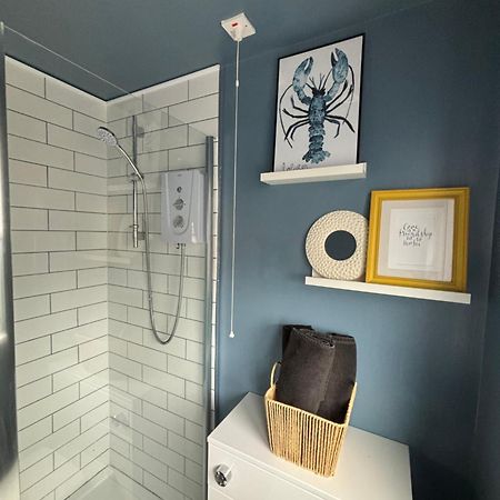Lovely Spacious Loft Close To Train Station Γουόρδινγκ Εξωτερικό φωτογραφία