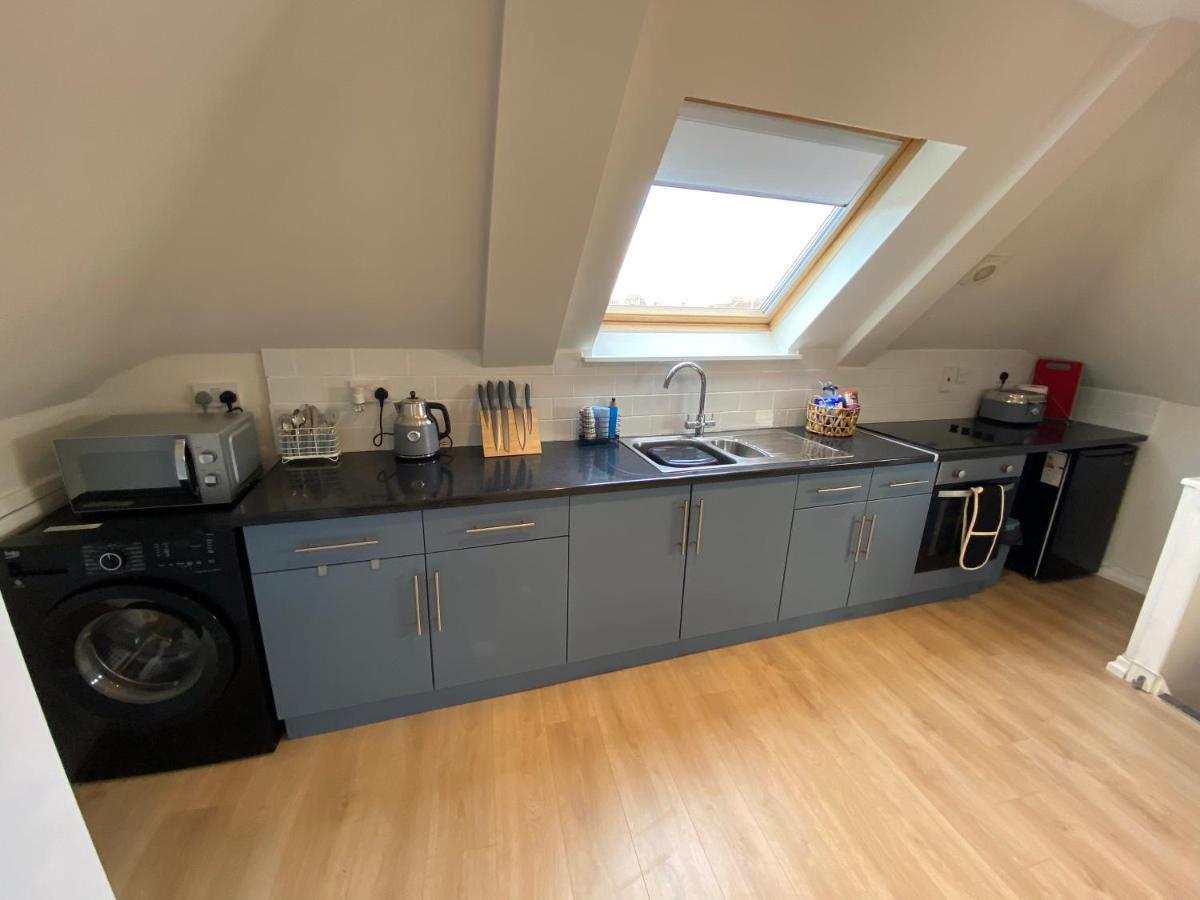 Lovely Spacious Loft Close To Train Station Γουόρδινγκ Εξωτερικό φωτογραφία