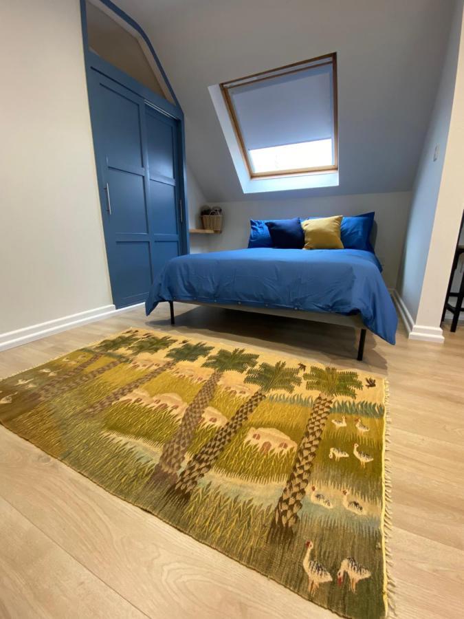 Lovely Spacious Loft Close To Train Station Γουόρδινγκ Εξωτερικό φωτογραφία