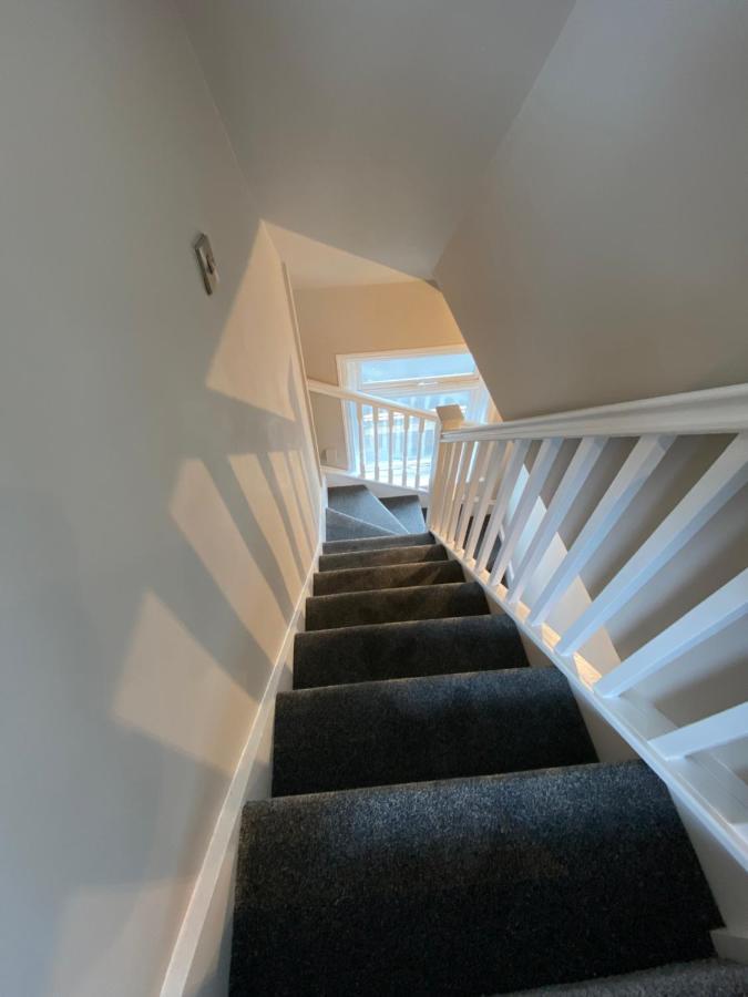Lovely Spacious Loft Close To Train Station Γουόρδινγκ Εξωτερικό φωτογραφία