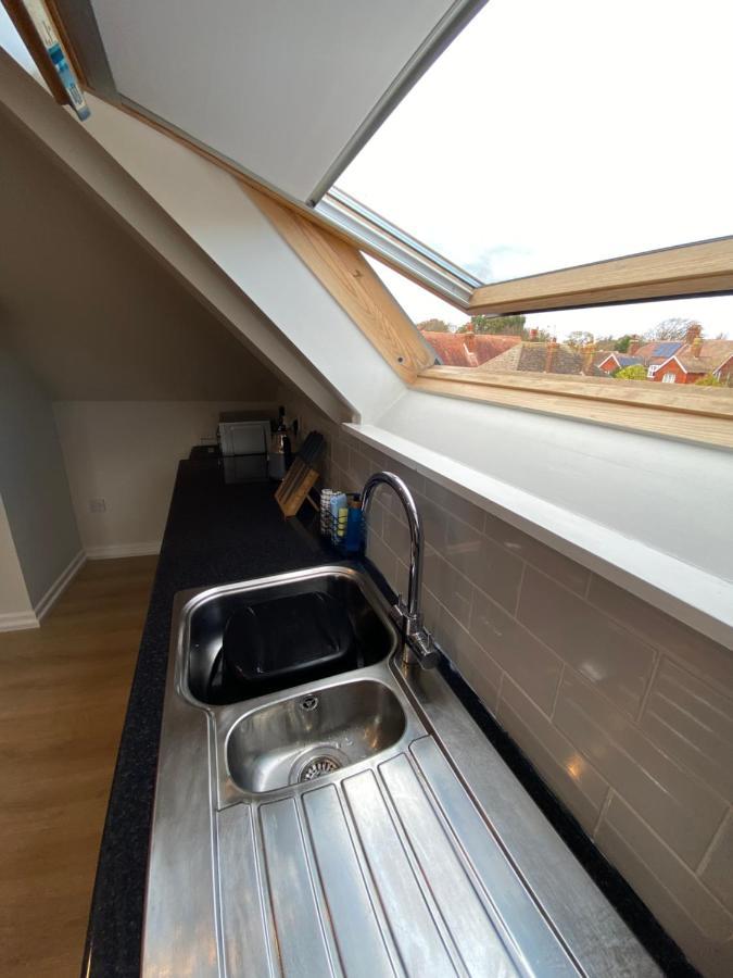 Lovely Spacious Loft Close To Train Station Γουόρδινγκ Εξωτερικό φωτογραφία