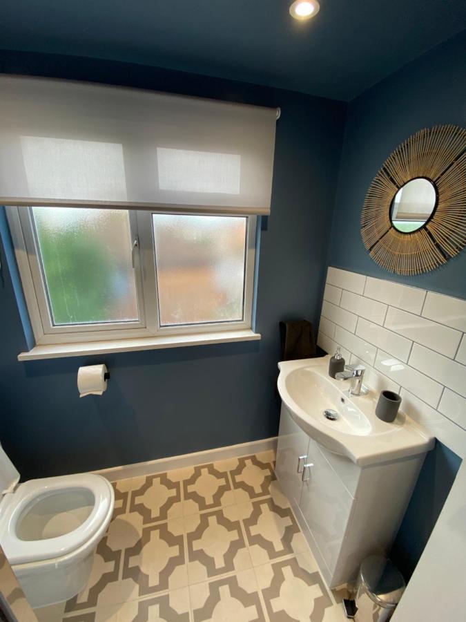 Lovely Spacious Loft Close To Train Station Γουόρδινγκ Εξωτερικό φωτογραφία