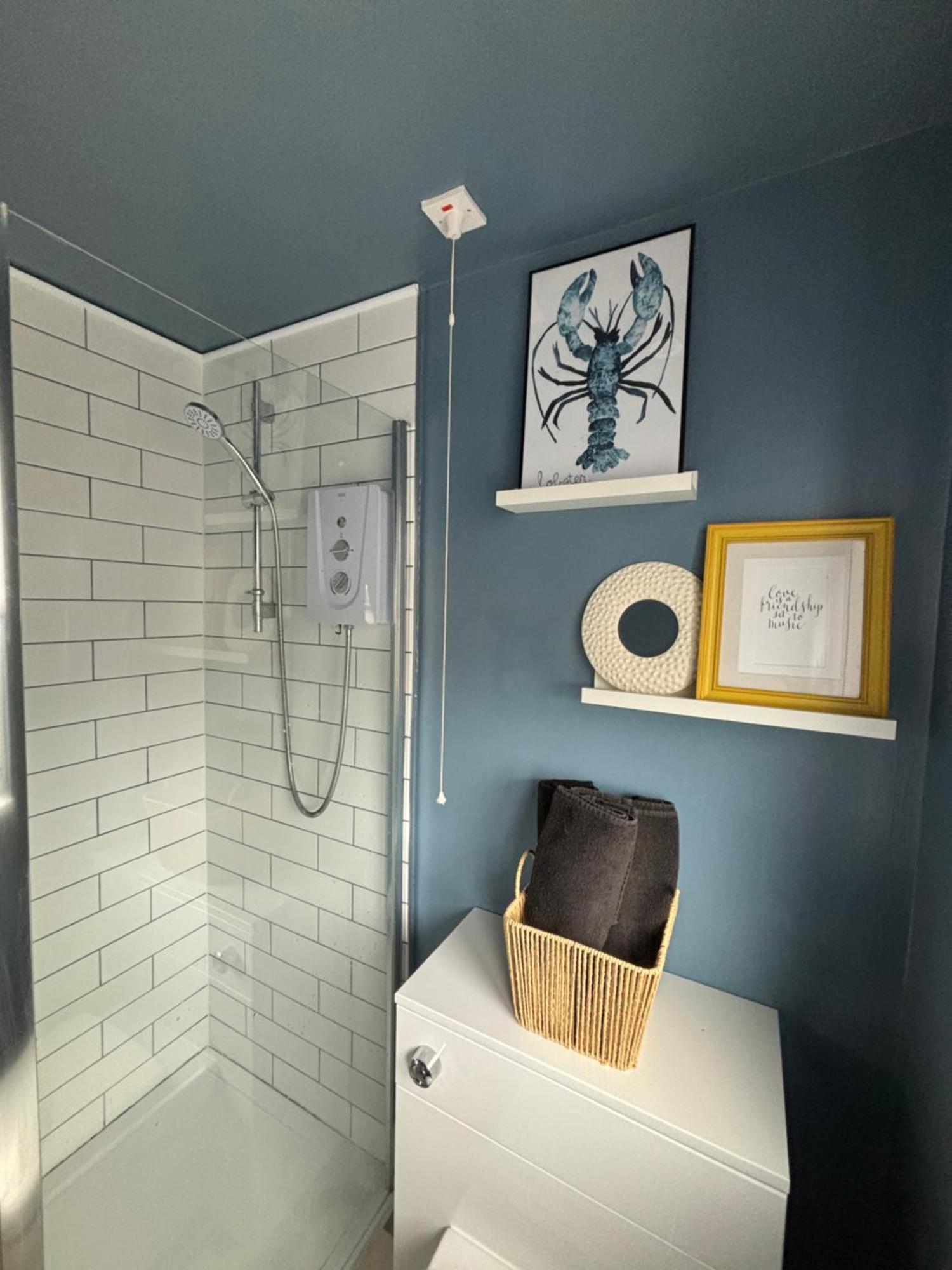 Lovely Spacious Loft Close To Train Station Γουόρδινγκ Εξωτερικό φωτογραφία
